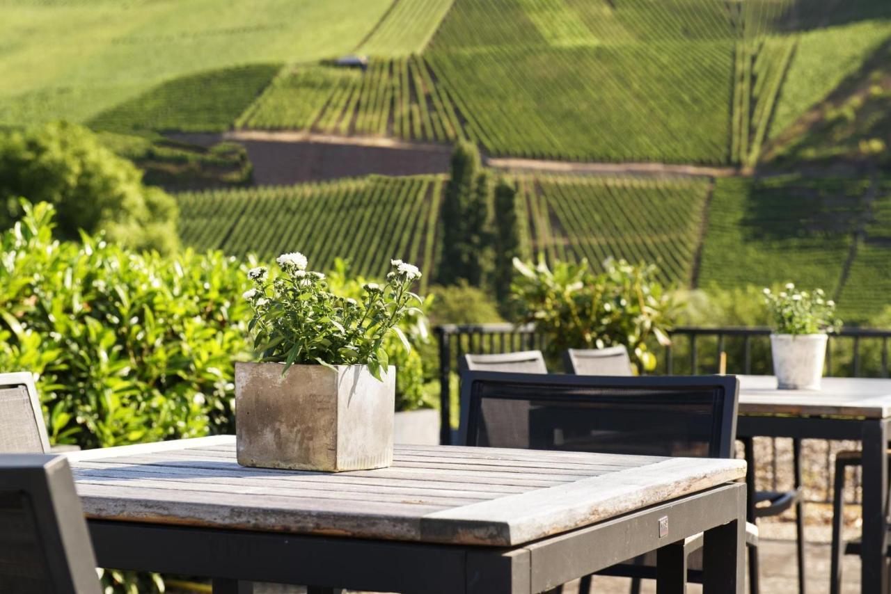 Weingut & Gaestehaus Christoph Cluesserath Trittenheim Exterior foto